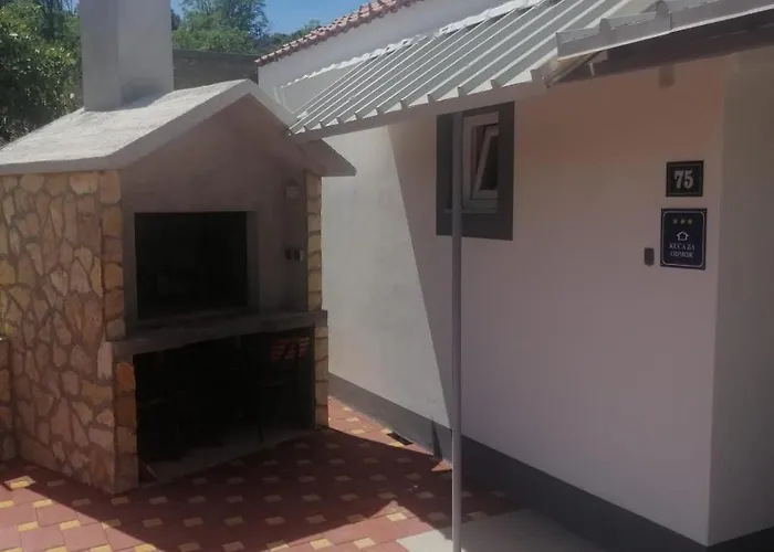 Vinko In Rural Area Of For 5 Persons Vakantiehuis Pirovac