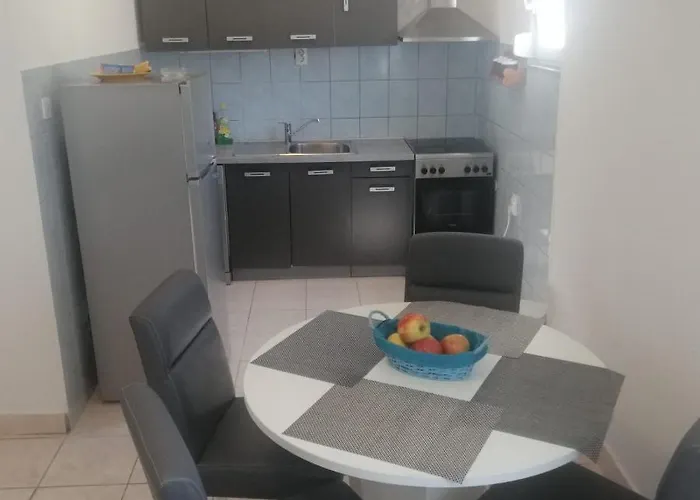 Vinko In Rural Area Of For 5 Persons Vakantiehuis Pirovac