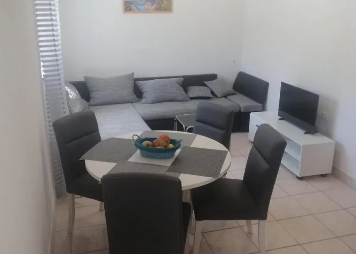 Vakantiehuis Vinko In Rural Area Of For 5 Persons Pirovac