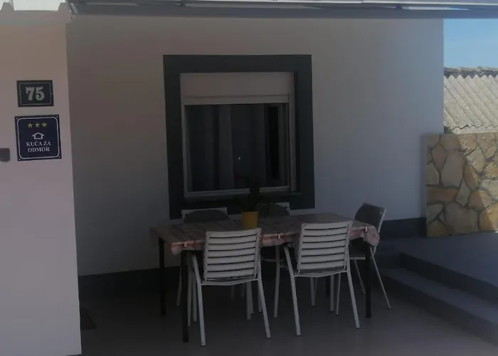 Vinko In Rural Area Of For 5 Persons Vakantiehuis Pirovac